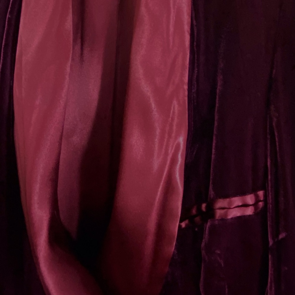 Meier and Frank vintage burgundy smoking jacket - Picture 10 of 10